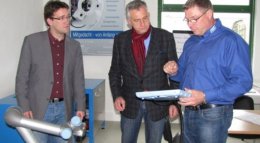 SCL zu Besuch bei der ICS-GmbH in Roßleben - Nov. 2011 - mit Geschäftsführer Heiko Lange (re.) bei der Betriebsbesichtigung